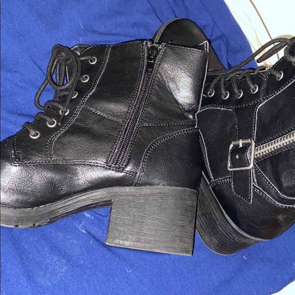 Boots - Picture 3 of 3